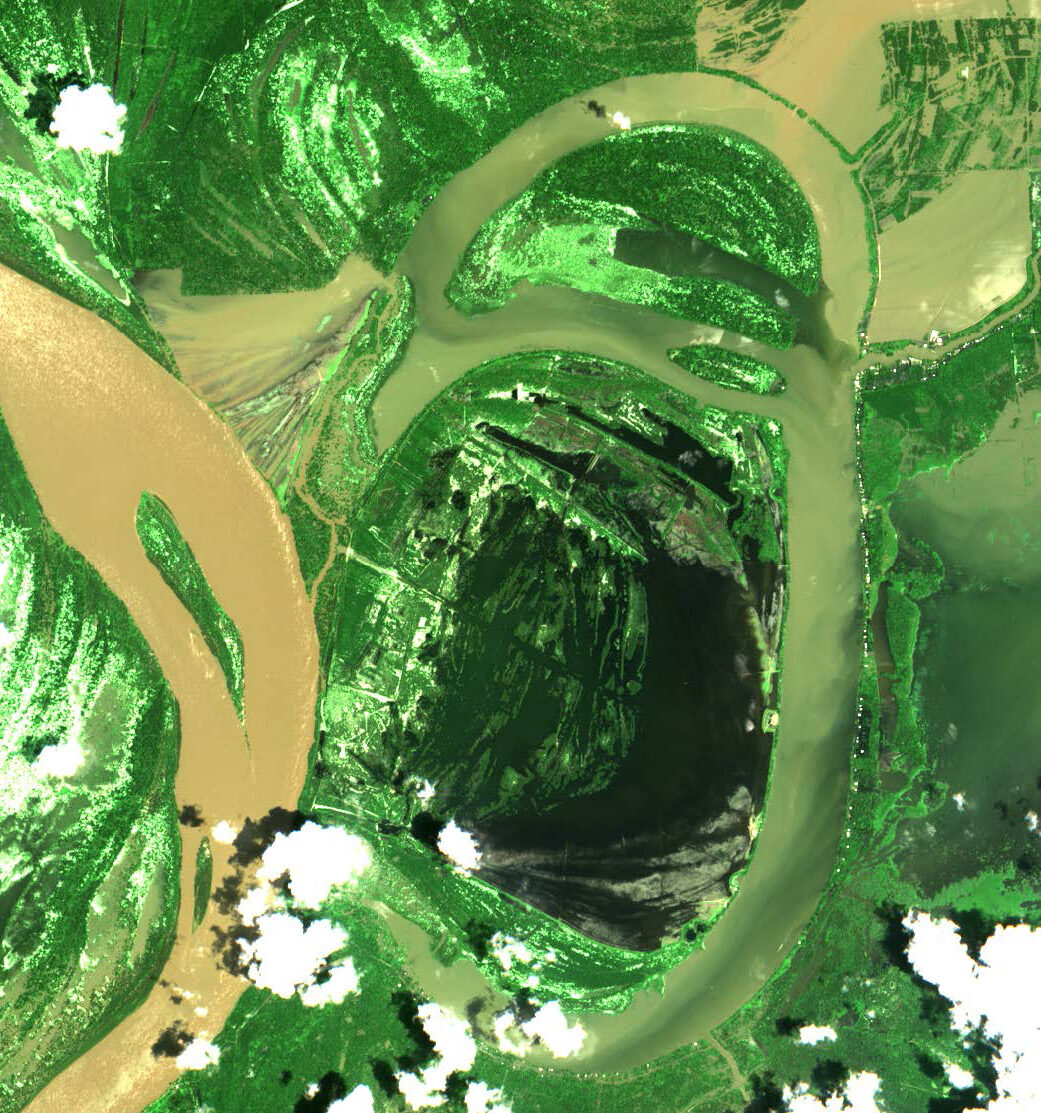 False-color satellite image of the Loch Leven floodplain and adjacent Mississippi River meanders